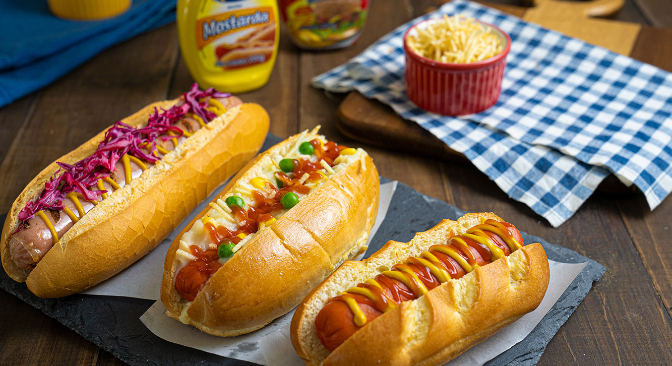 Cachorro Quente Brasileiro Com Pão Batata Palha Ketchup Maionese